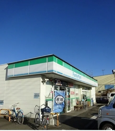 ファミリーマートまで140m