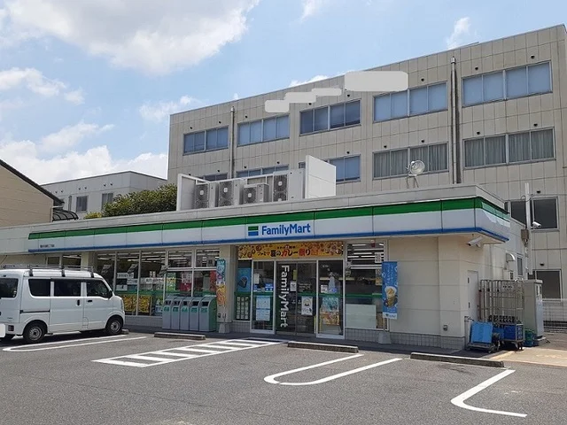 ファミリーマートまで1100m