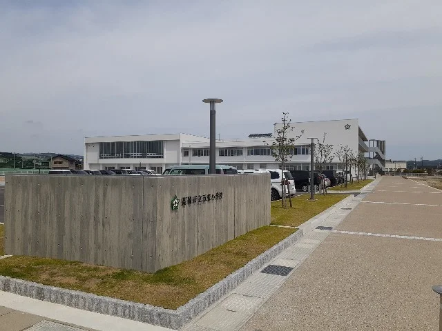五位小学校まで1200m