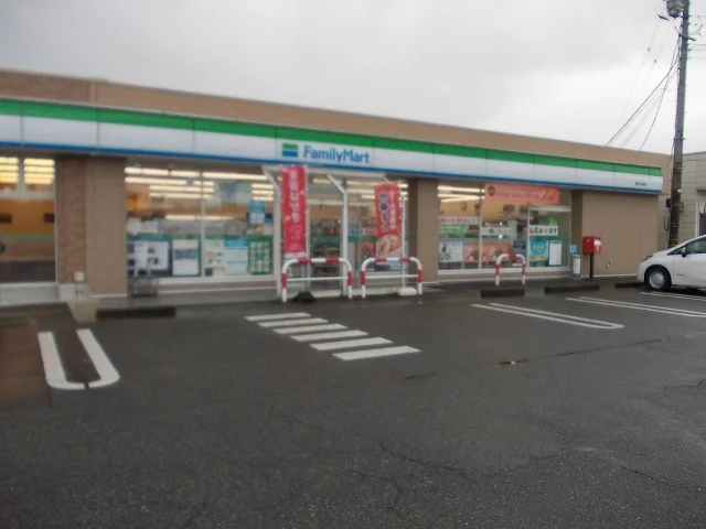 ファミリーマートまで70m