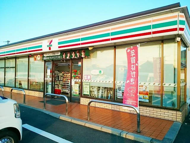 セブンイレブン　一宮三条店まで300m