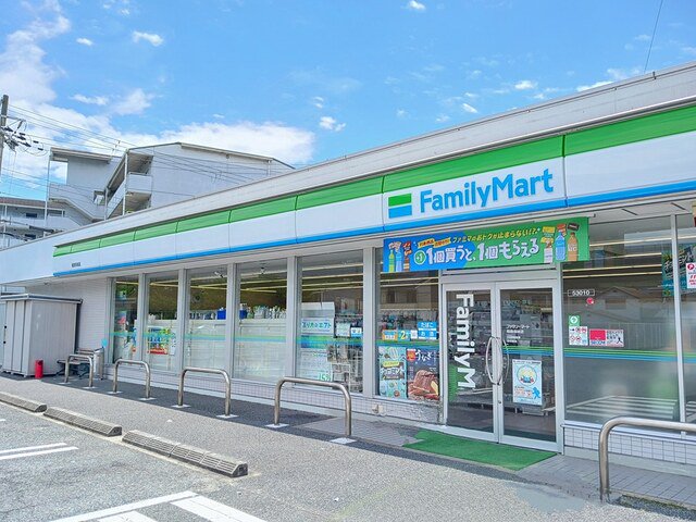 ファミリーマートまで600m