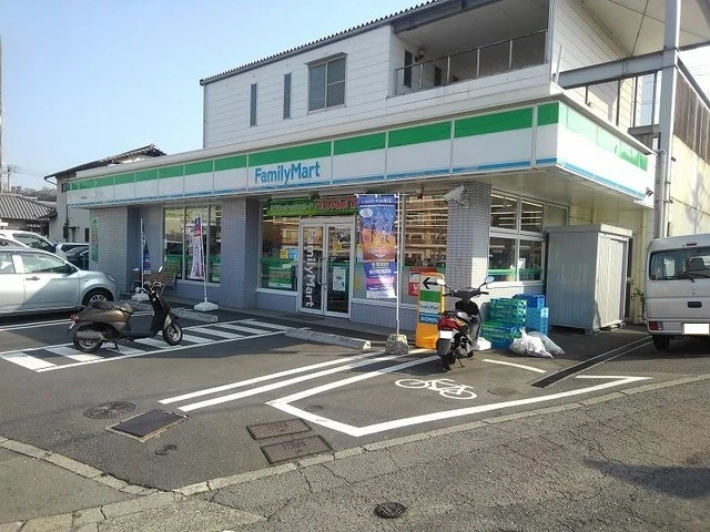 ファミリーマートまで50m
