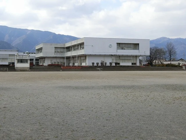 町立池田小学校まで1100m