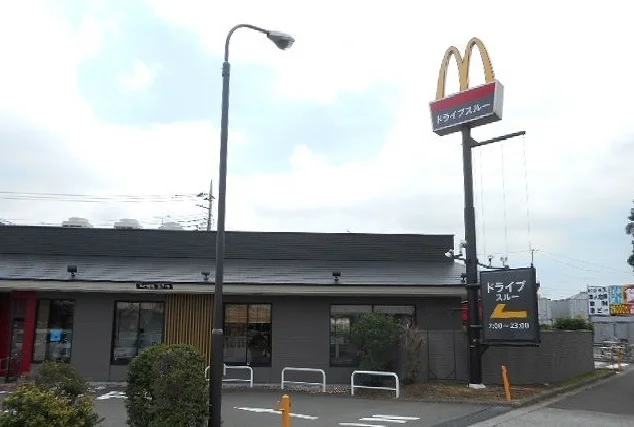 マクドナルドまで220m