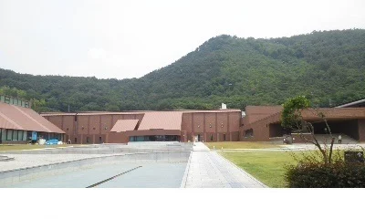 福島県立美術館まで400m