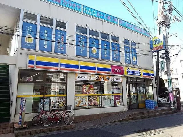 ミニストップ谷塚駅前店まで700m