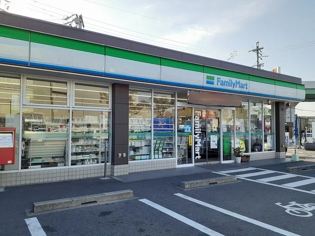 ファミリーマート名南星崎店まで428m