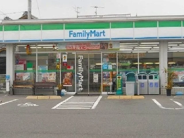 ファミリーマートまで800m