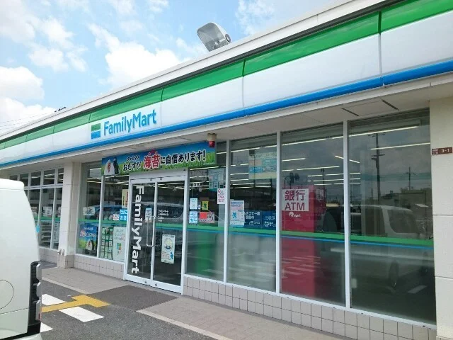 ファミリーマート様まで900m