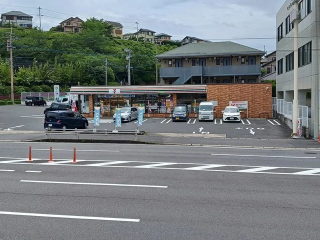セブンイレブン諫早久山台店まで674m