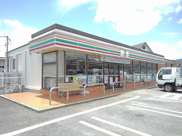 セブンイレブン山梨北中学校前店まで350m