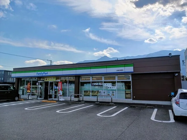 ファミリーマート土居町津根店まで623m