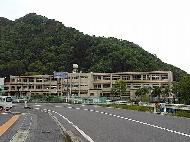 尾道市立御調中央小学校まで1600m