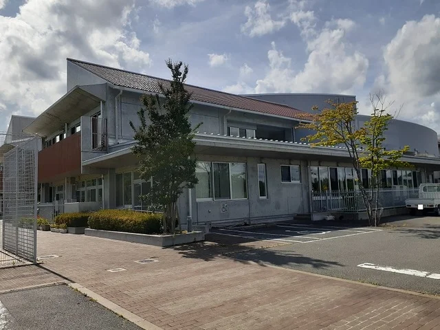三和小学校まで1100m