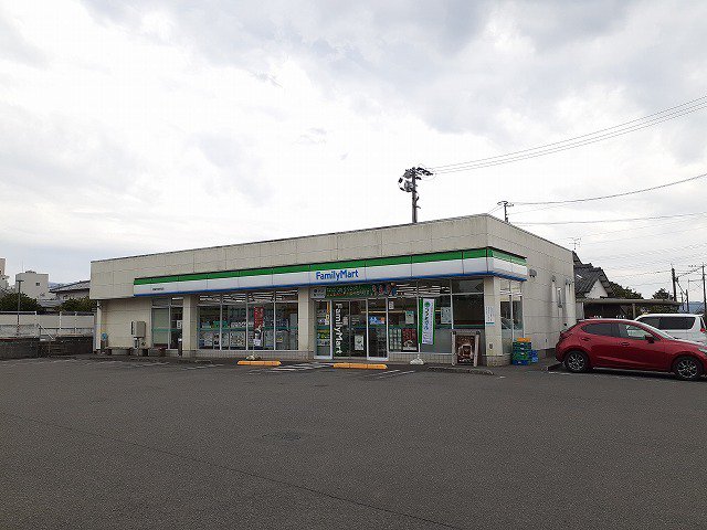 ファミリーマート都城市役所前店まで700m