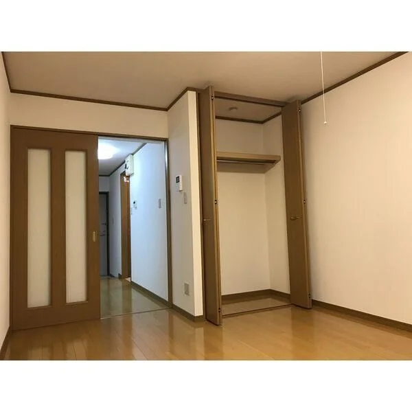 家具・家電設置前のお部屋となります