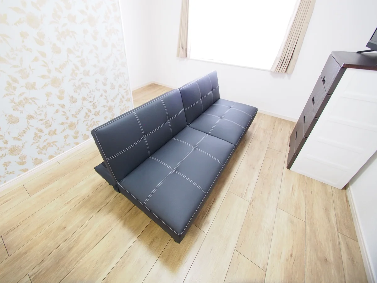 新宿・新大久保エリアの一棟貸切戸建マンスリー。33.51㎡のゆとりある1DKに新品家具・家電、Wi-Fiを完備。ホテルにはない快適さで、ビジネスにも観光にも最適な長期滞在をご提供します。