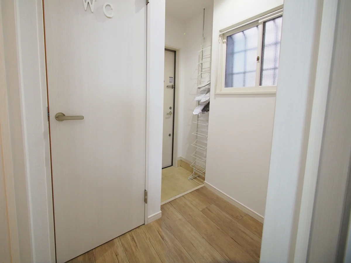 新宿・新大久保エリアの一棟貸切戸建マンスリー。33.51㎡のゆとりある1DKに新品家具・家電、Wi-Fiを完備。ホテルにはない快適さで、ビジネスにも観光にも最適な長期滞在をご提供します。