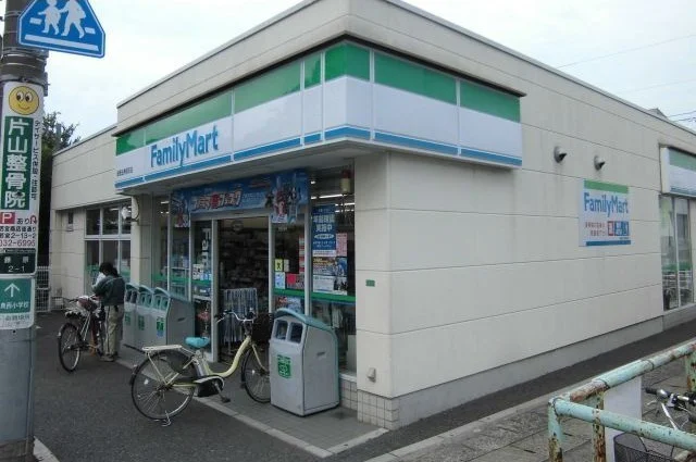 ファミリーマート船橋法典駅前店まで900m