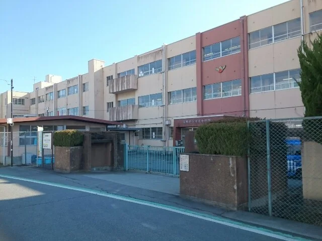市立寺尾小学校まで290m