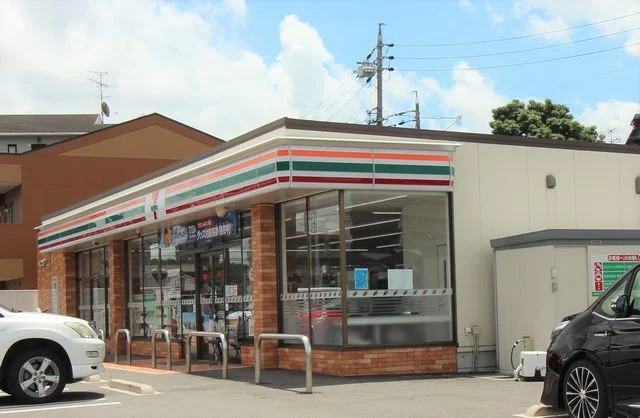 セブンイレブン東海市名和駅東店まで650m