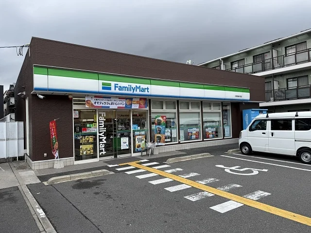 ファミリーマート南楠の里店様まで400m