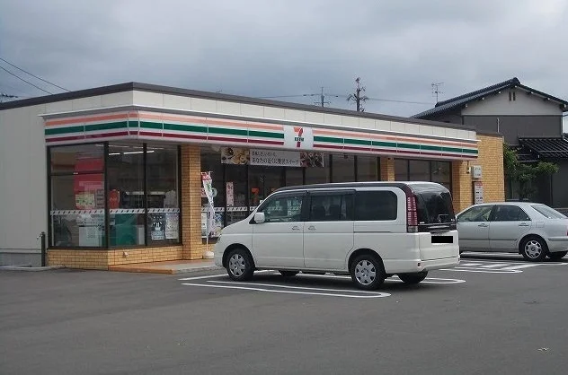 セブンイレブンまで1000m