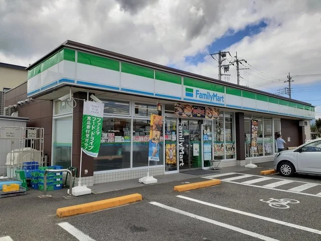 ファミリーマート甲府上町店まで550m