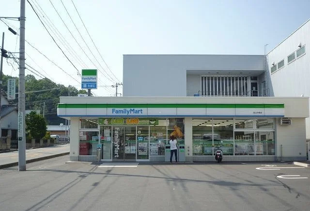 ファミリーマート韮山中條店まで400m