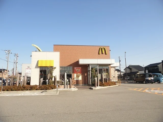 マクドナルドまで1100m