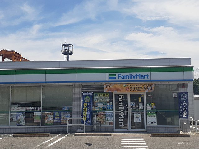 ファミリーマートまで10m