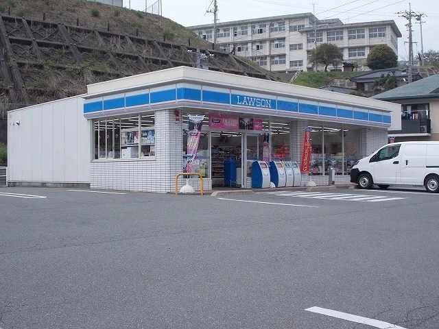 ローソン新南陽土井一丁目店まで700m