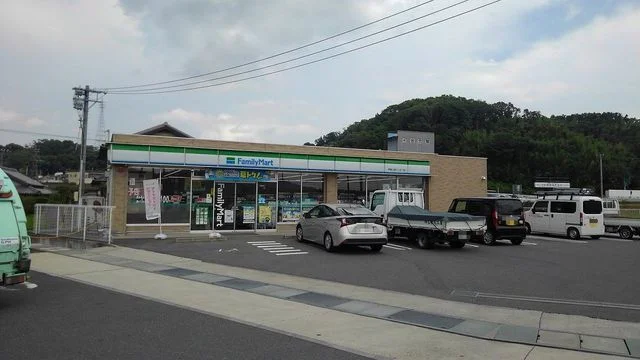 ファミマ友生インター店様まで800m