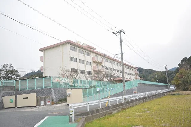 北九州市立　東朽網小学校まで1100m