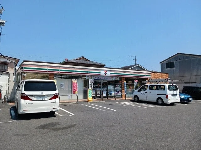 セブンイレブン下館駅南口店まで300m