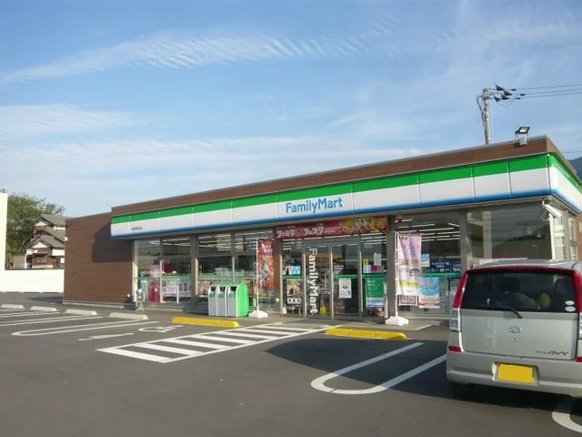 ファミリーマート萩生店様まで500m