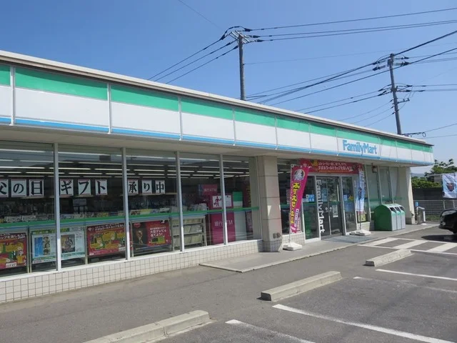 ファミリーマートまで800m