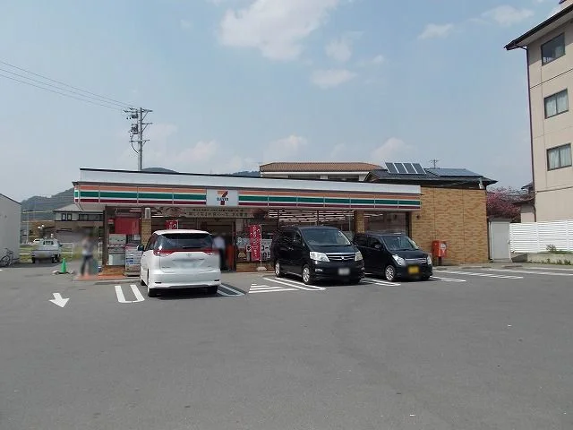 セブンイレブン　ちの運動公園店まで550m