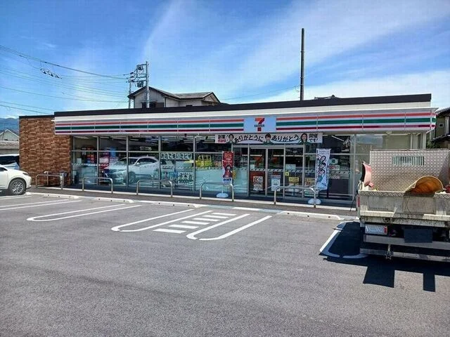 セブンイレブン甲斐富竹新田店まで450m
