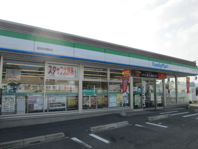 ファミリーマートまで700m