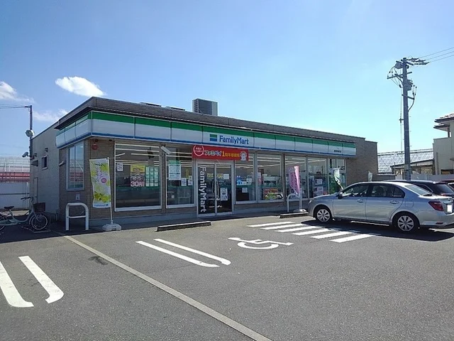 ファミリーマートまで1100m