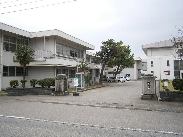福岡中学校まで600m