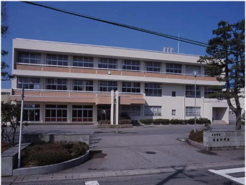 雄島小学校まで550m