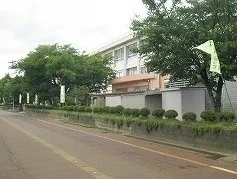 上川西小学校まで400m