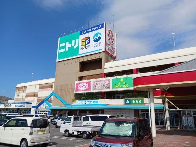 ニトリ（ヨシヅヤ蟹江専門店館）まで700m