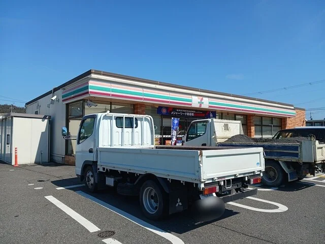 セブンイレブン八日市小脇店様まで390m