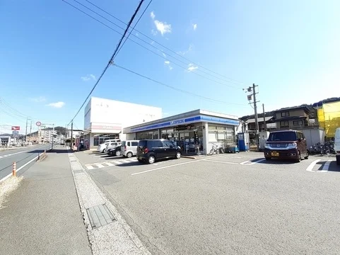 ローソン 伊野枝川駅前店まで260m