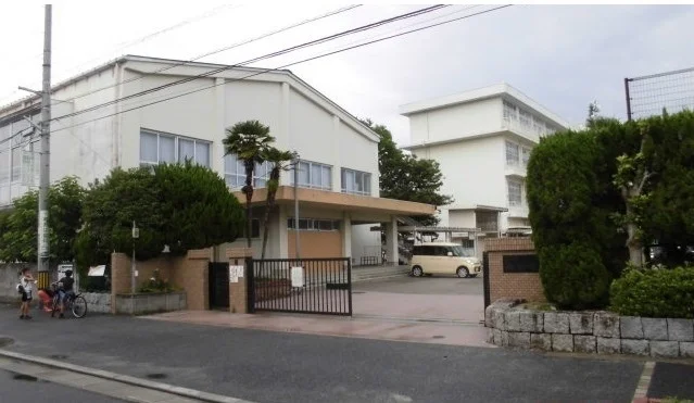 祇園小学校まで1000m