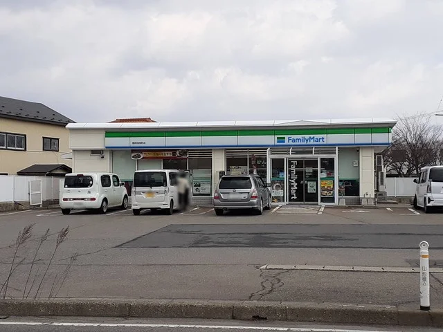 ファミリーマート鶴岡城南町店まで500m